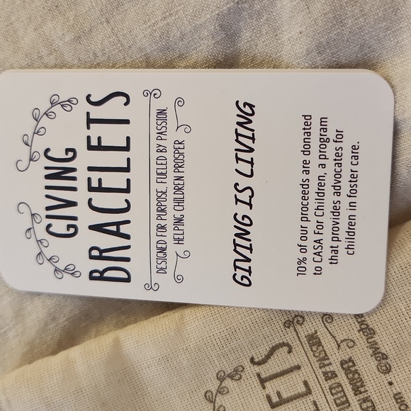 Giving Bracelet Leather buckle bracelet - Picture 5 of 6